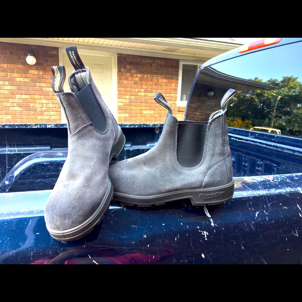 These are women’s size 10, “Chelsea” boot.